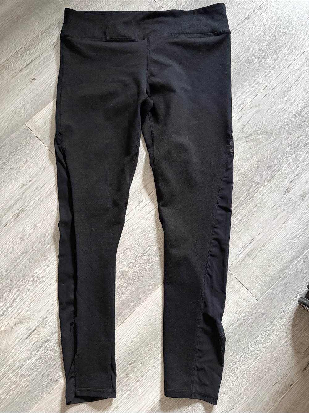 Fabletics leggings sheer mesh side panels size large (31/27)